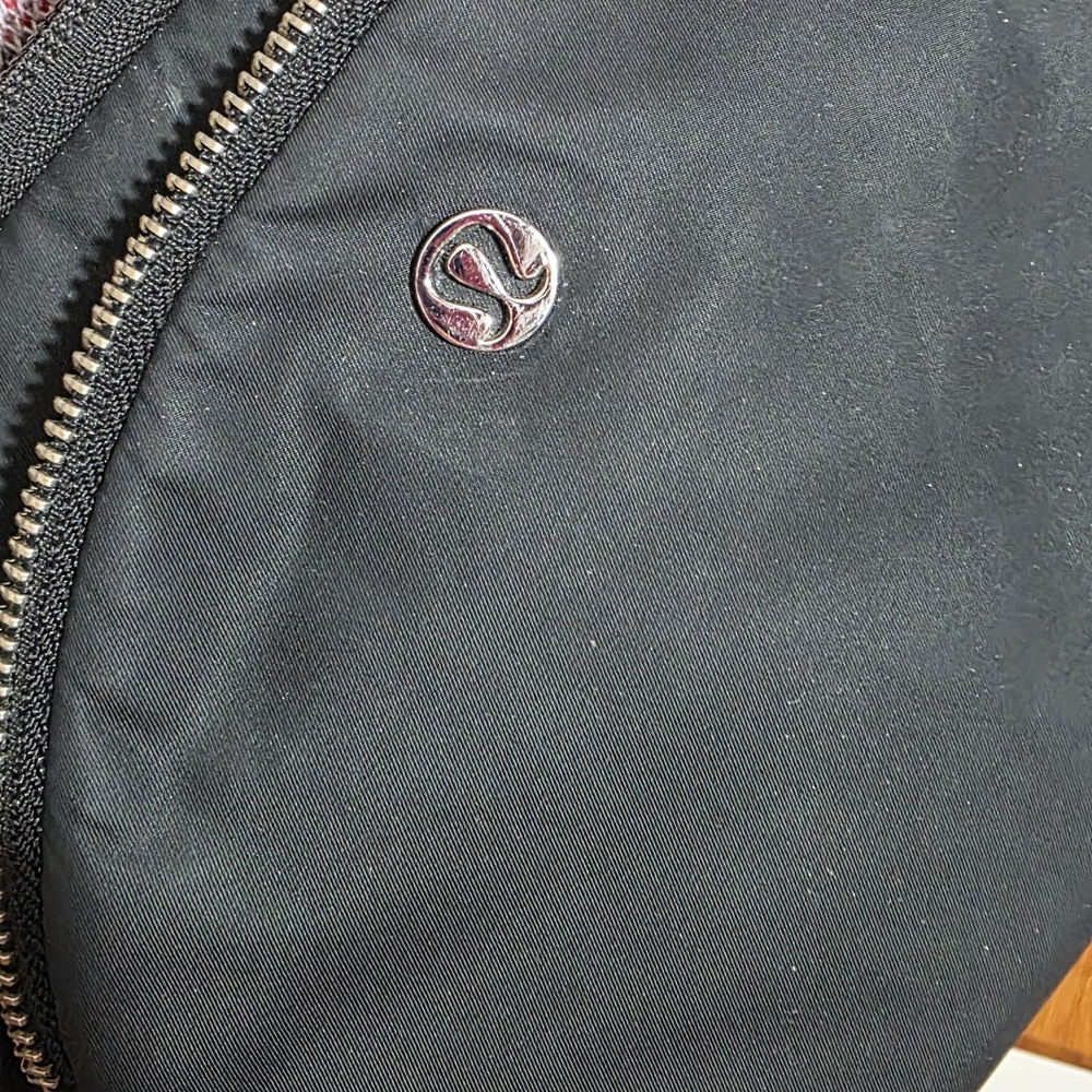 Lululemon Athletica Womens Black Nylon Small Crossbody Bag - Picture 3 of 9